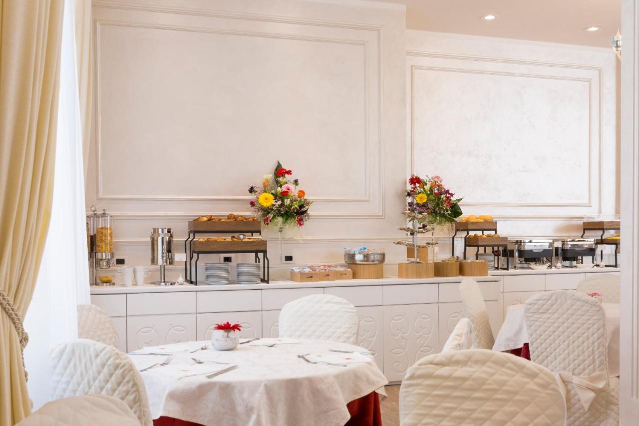 Hotel Vienna Ostenda E Ristorante Il Danubio Rimini Kültér fotó