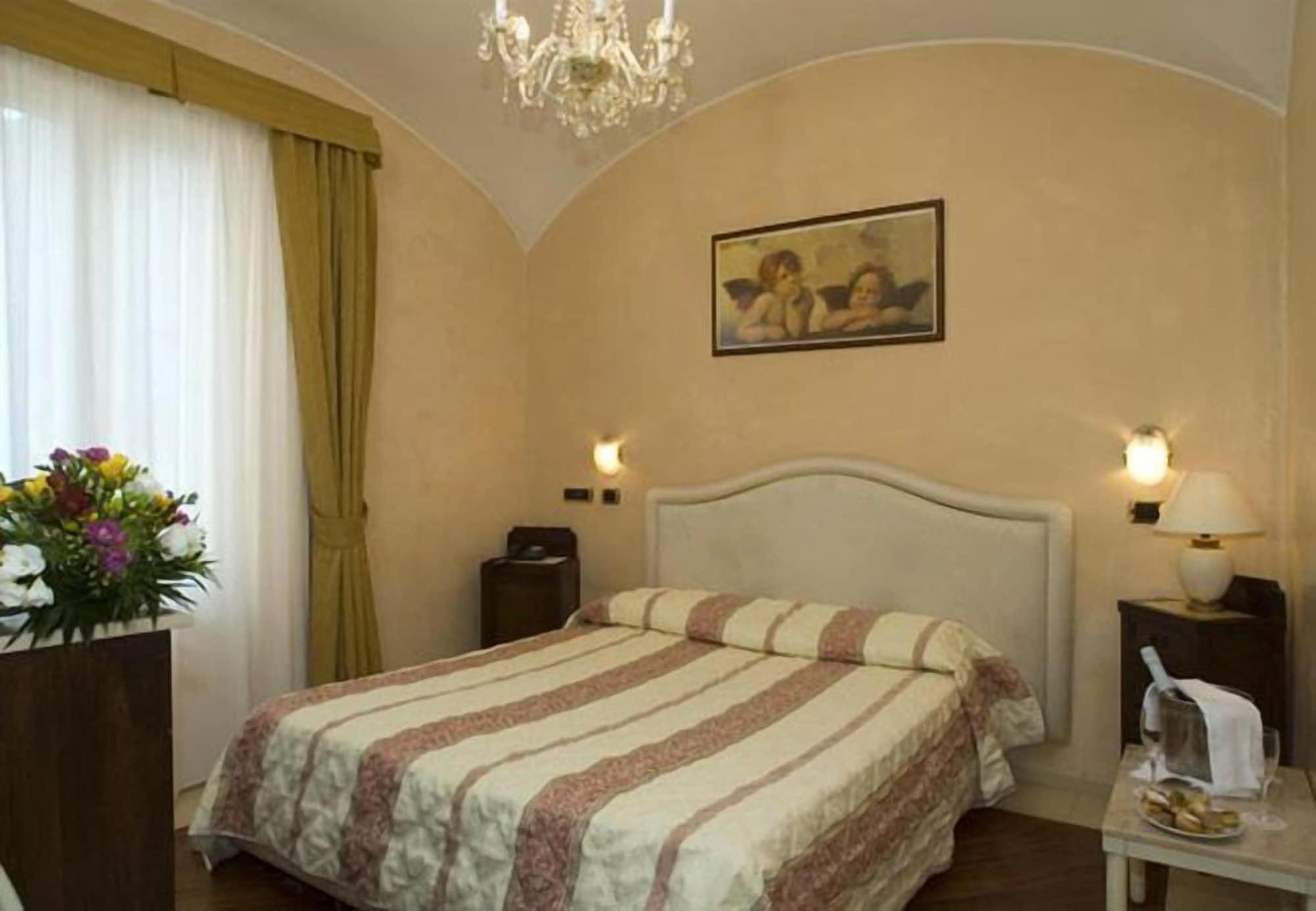Hotel Vienna Ostenda E Ristorante Il Danubio Rimini Kültér fotó