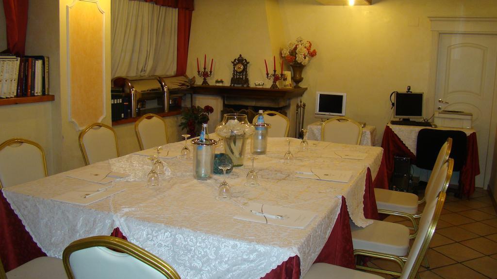 Hotel Vienna Ostenda E Ristorante Il Danubio Rimini Kültér fotó