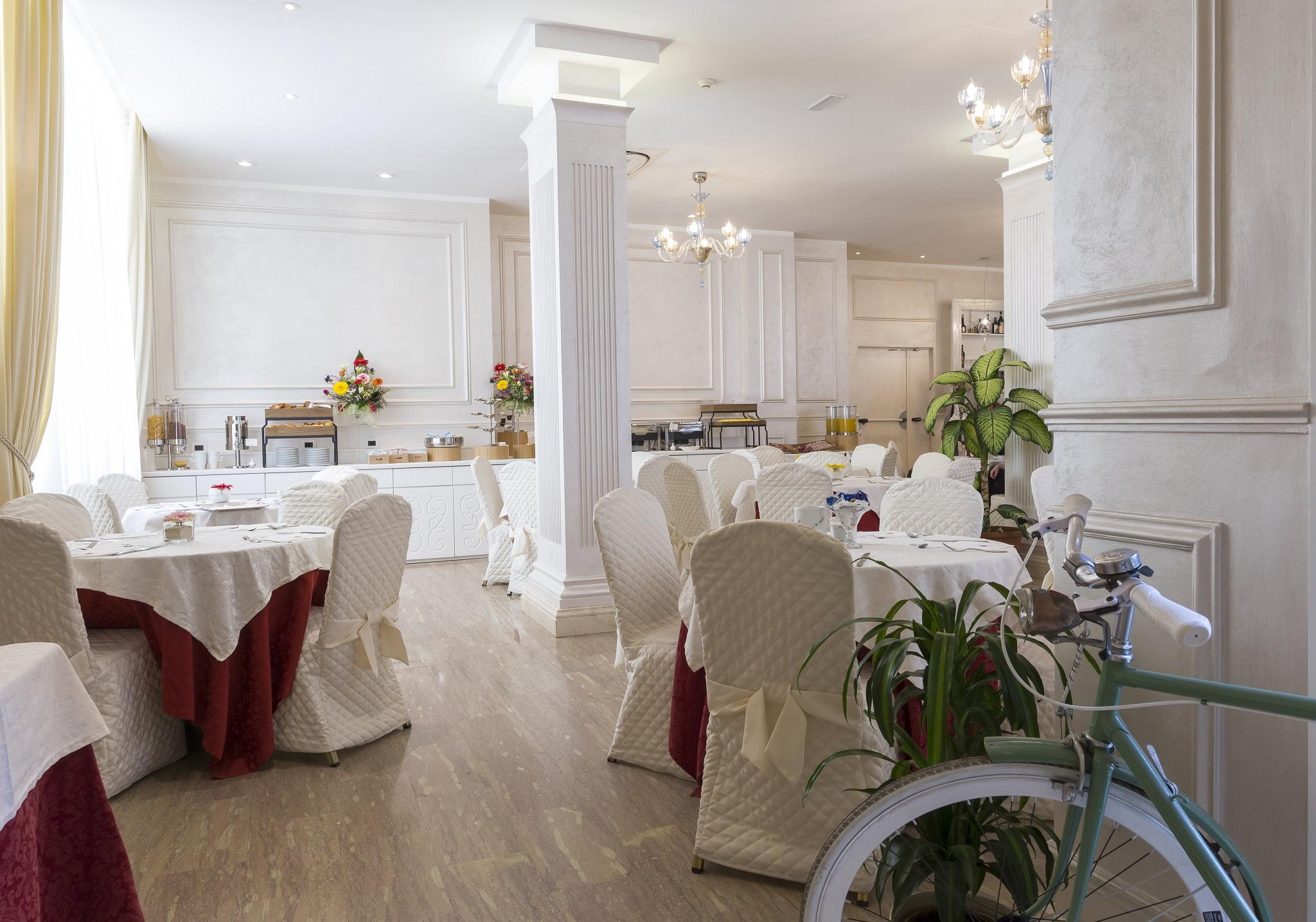 Hotel Vienna Ostenda E Ristorante Il Danubio Rimini Kültér fotó