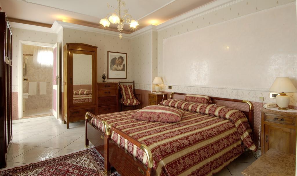 Hotel Vienna Ostenda E Ristorante Il Danubio Rimini Kültér fotó