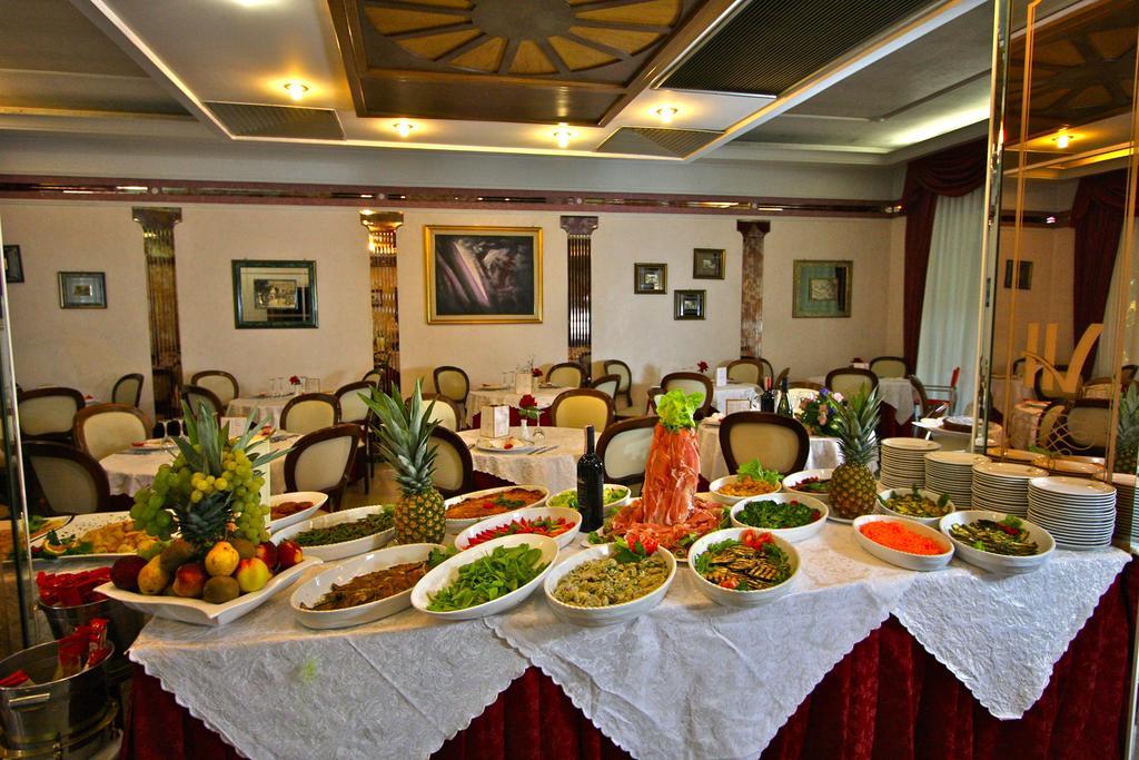 Hotel Vienna Ostenda E Ristorante Il Danubio Rimini Kültér fotó