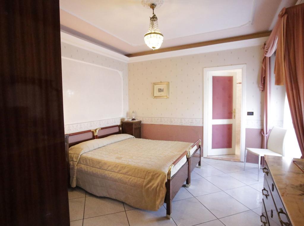 Hotel Vienna Ostenda E Ristorante Il Danubio Rimini Kültér fotó