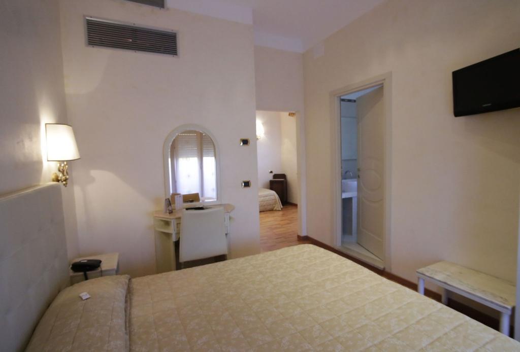 Hotel Vienna Ostenda E Ristorante Il Danubio Rimini Kültér fotó