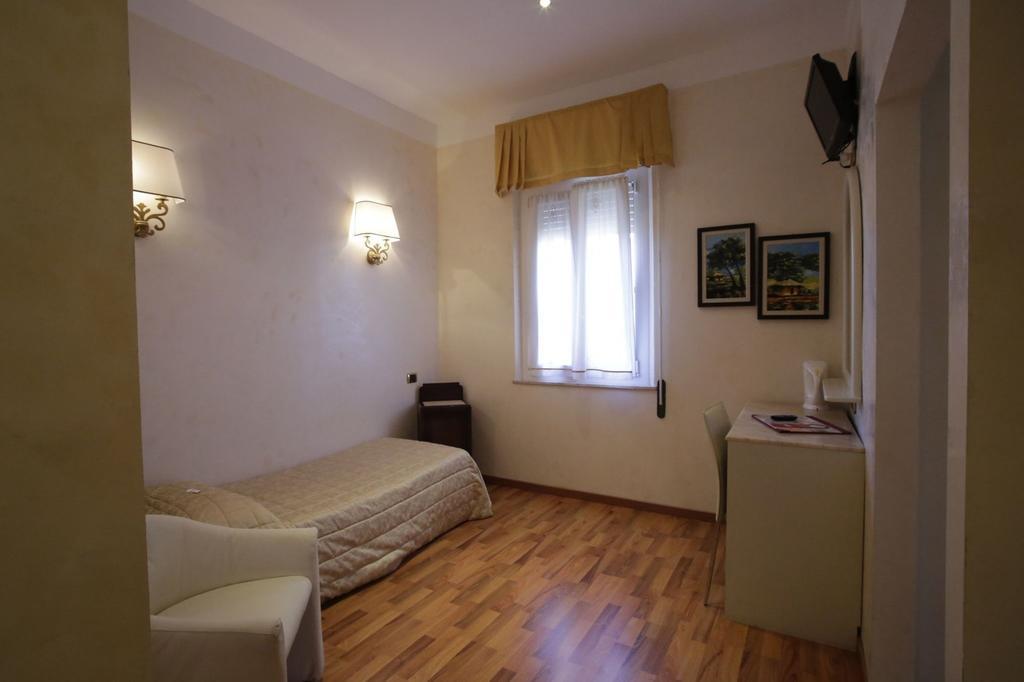 Hotel Vienna Ostenda E Ristorante Il Danubio Rimini Kültér fotó
