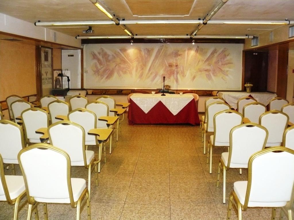 Hotel Vienna Ostenda E Ristorante Il Danubio Rimini Kültér fotó