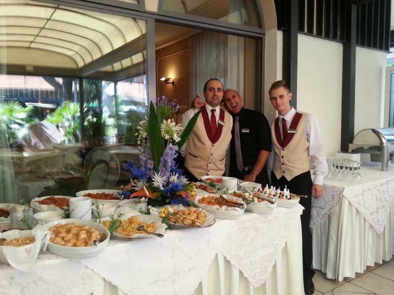 Hotel Vienna Ostenda E Ristorante Il Danubio Rimini Kültér fotó